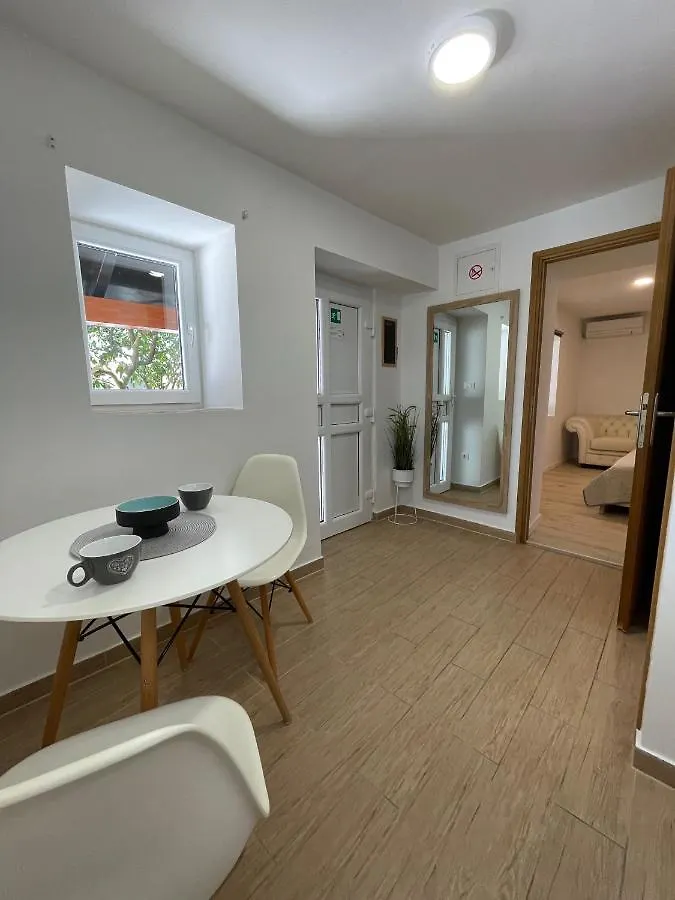Apartments Nona Pola 0*,  Croazia
