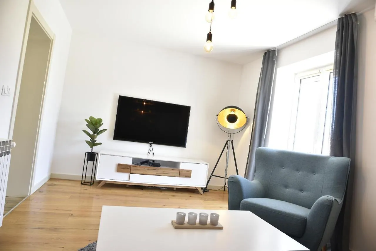 Apartments Nona Pola 0*,  Croazia