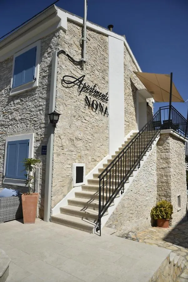 Apartments Nona Pola 0*,