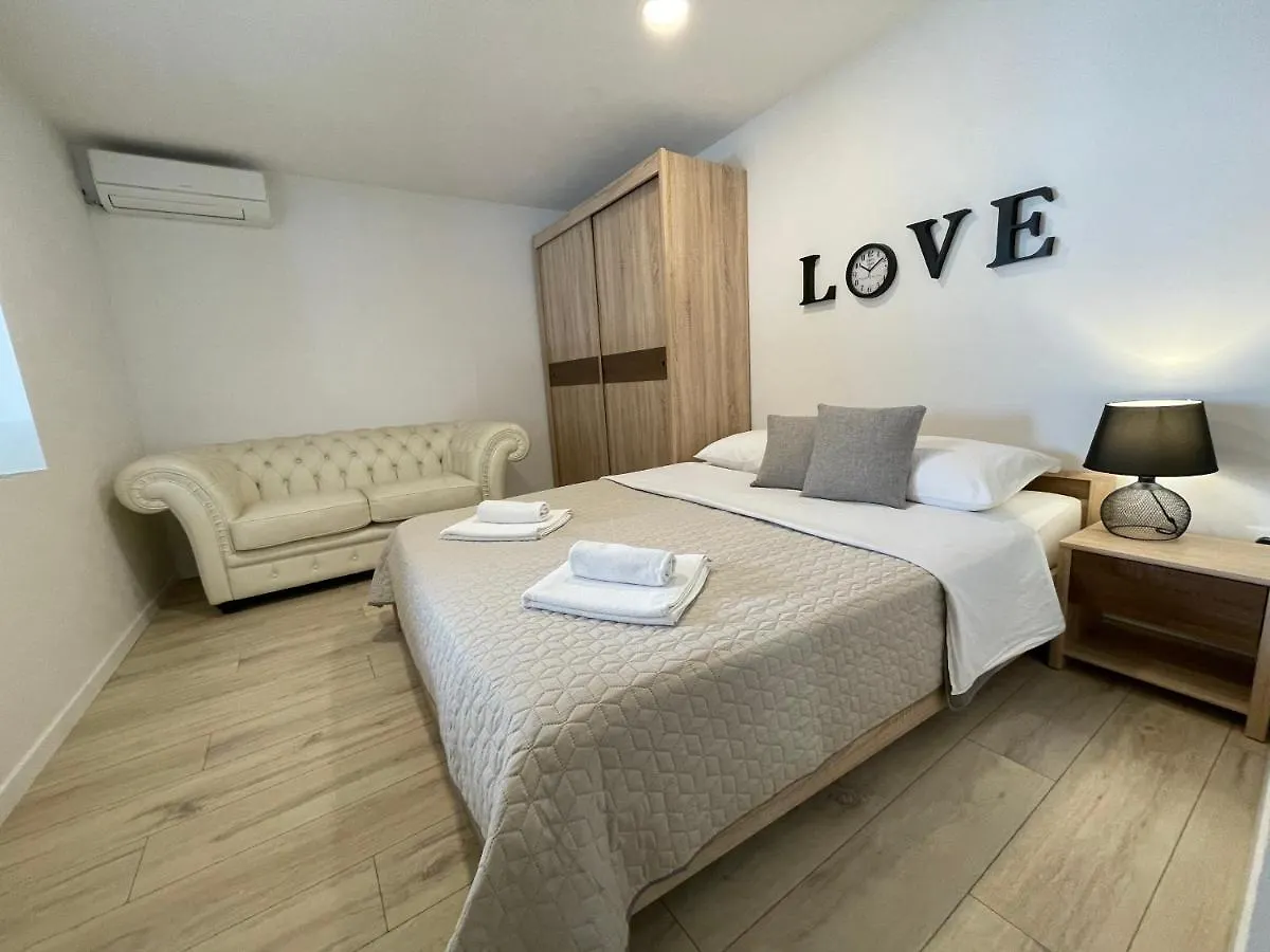Apartments Nona Pola