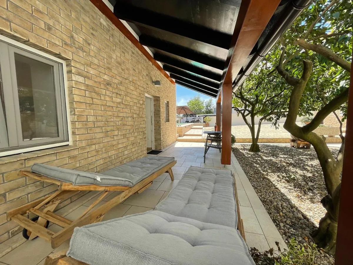 Apartments Nona Pola 0*,