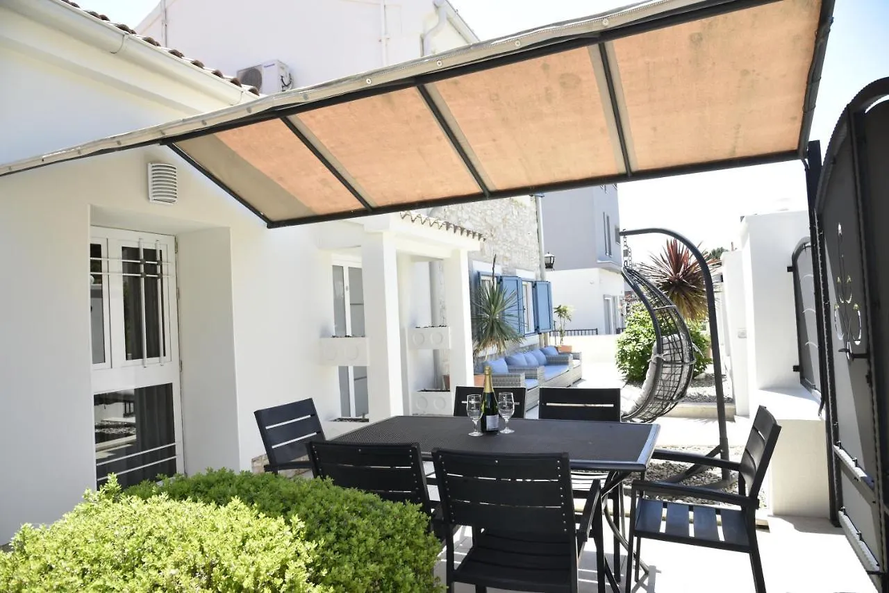 Apartments Nona Pola 0*,  Croazia